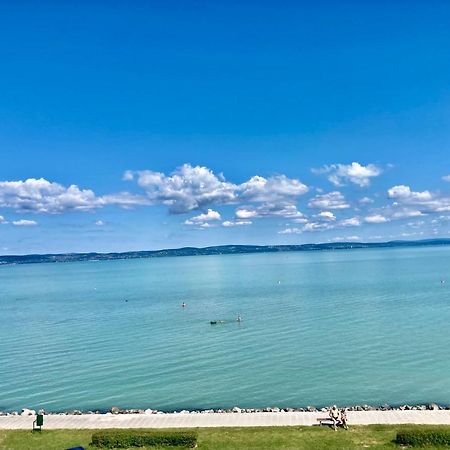 Balaton-parti luxus lakás Appartamento Siófok Esterno foto