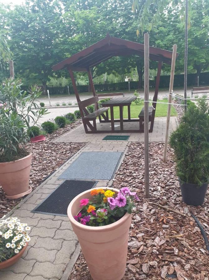 Balaton-parti luxus lakás Appartamento Siófok Esterno foto